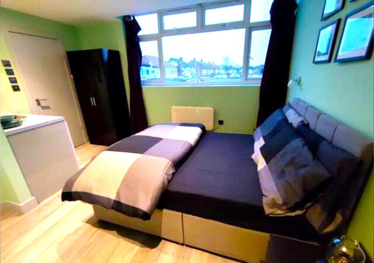 Letzi Premium Cozy Retreat Private En-Suite Rooms, Heathrow Airport Hayes  Exterior photo