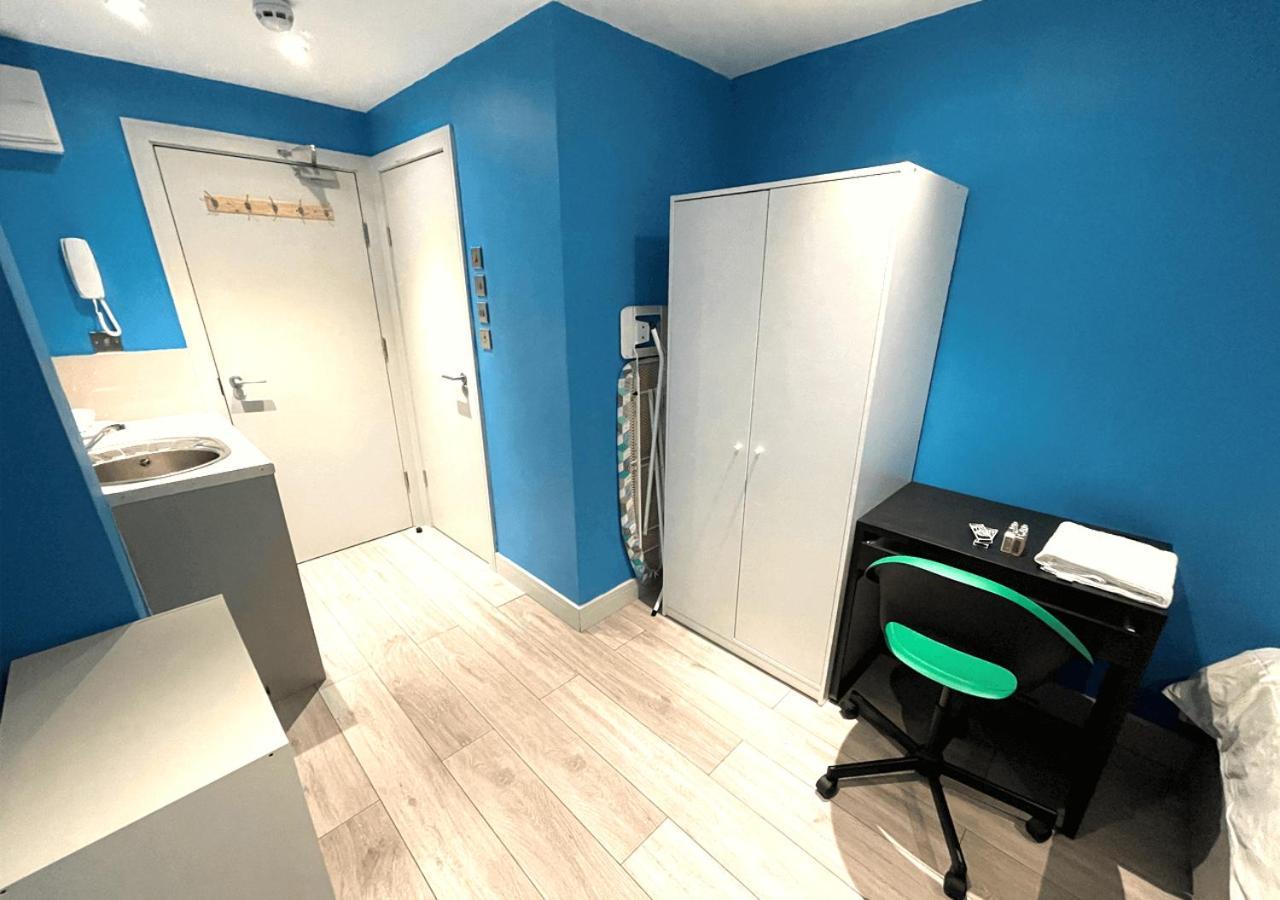 Letzi Premium Cozy Retreat Private En-Suite Rooms, Heathrow Airport Hayes  Exterior photo
