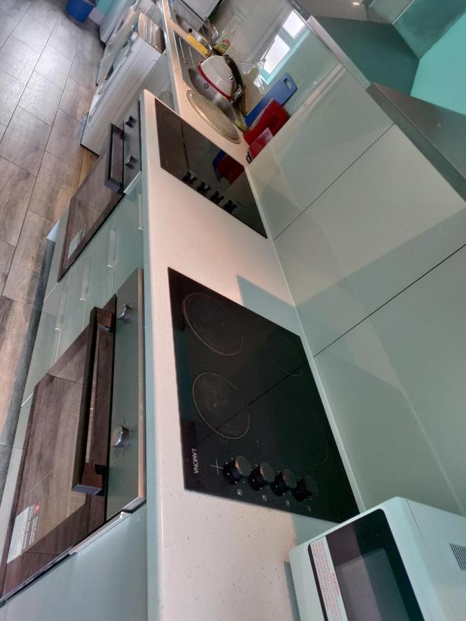 Letzi Premium Cozy Retreat Private En-Suite Rooms, Heathrow Airport Hayes  Exterior photo