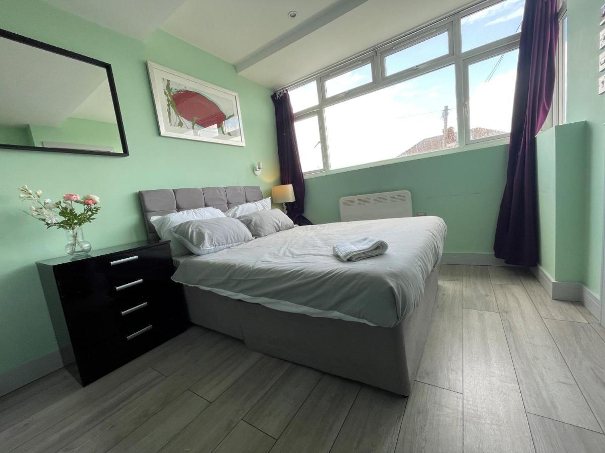 Letzi Premium Cozy Retreat Private En-Suite Rooms, Heathrow Airport Hayes  Exterior photo