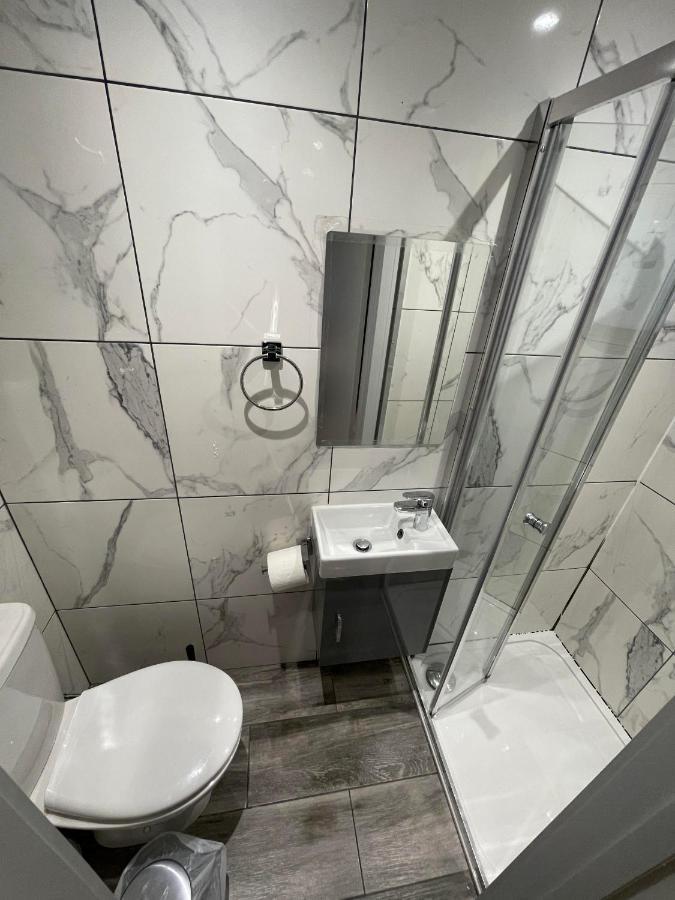 Letzi Premium Cozy Retreat Private En-Suite Rooms, Heathrow Airport Hayes  Exterior photo