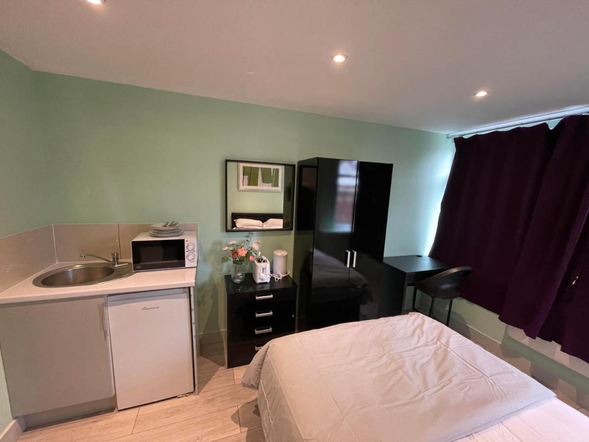 Letzi Premium Cozy Retreat Private En-Suite Rooms, Heathrow Airport Hayes  Exterior photo