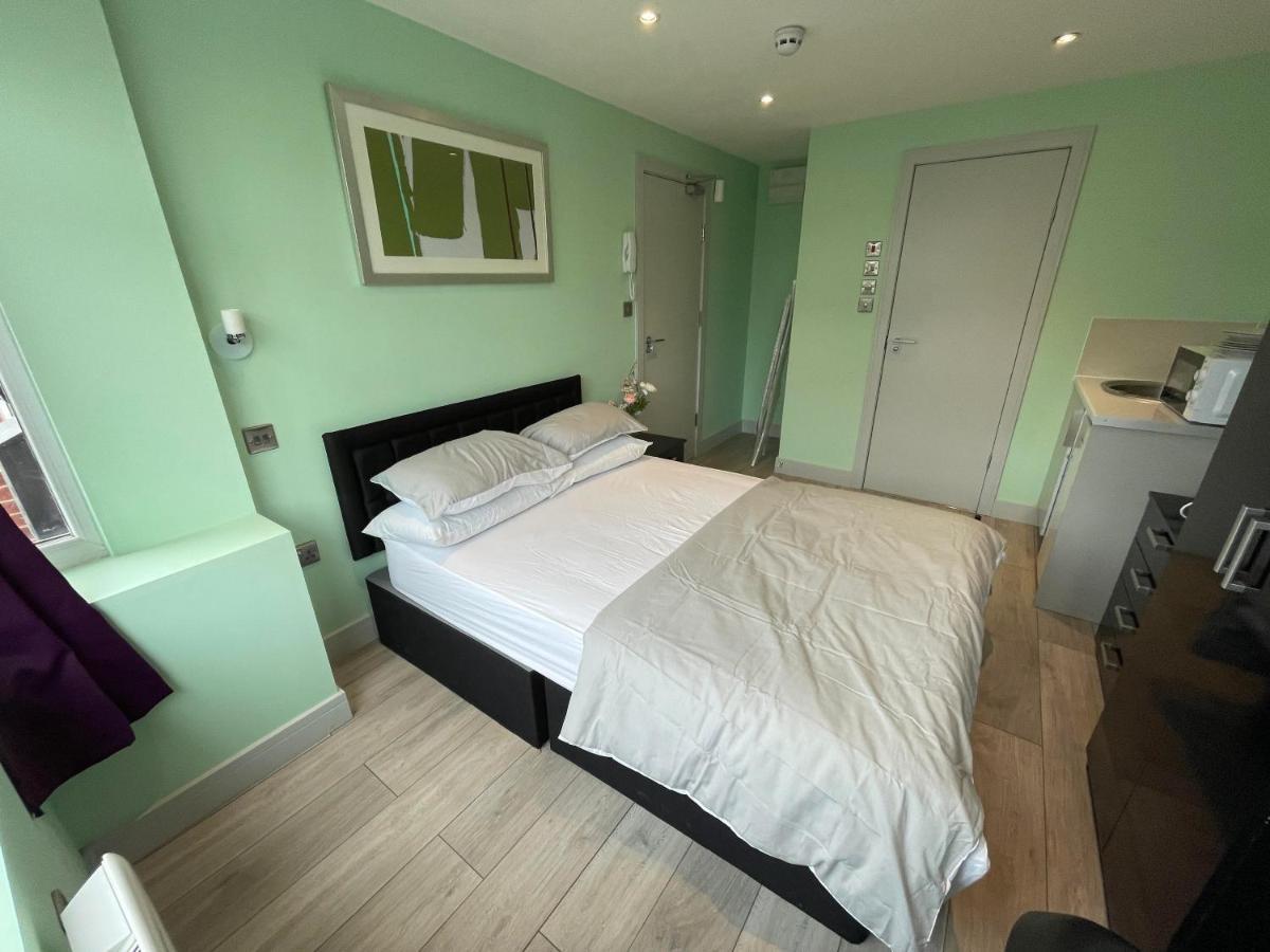 Letzi Premium Cozy Retreat Private En-Suite Rooms, Heathrow Airport Hayes  Exterior photo